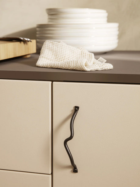 Curvature Cabinet Pull