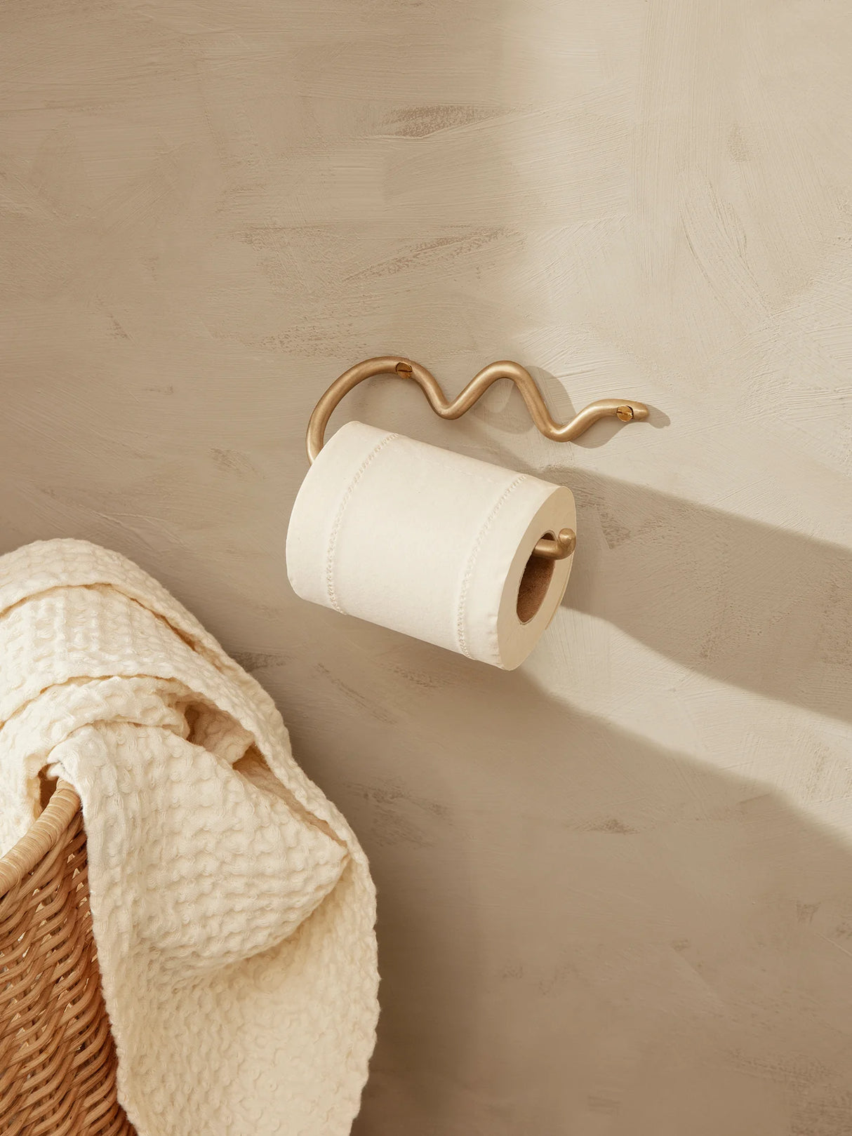 Curvature Toilet Paper Holder