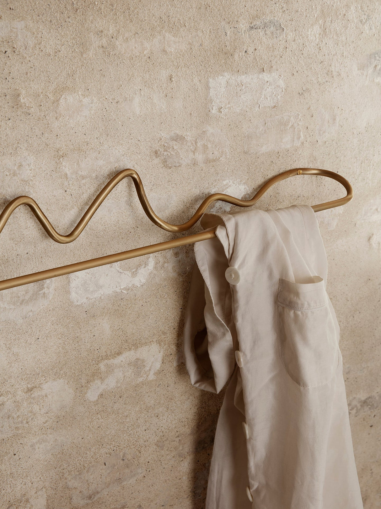 Curvature Towel Bar