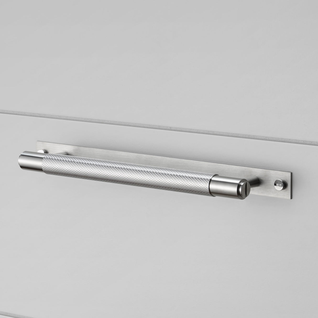 Cross Knurled Bar Cabinet Pull with Plate