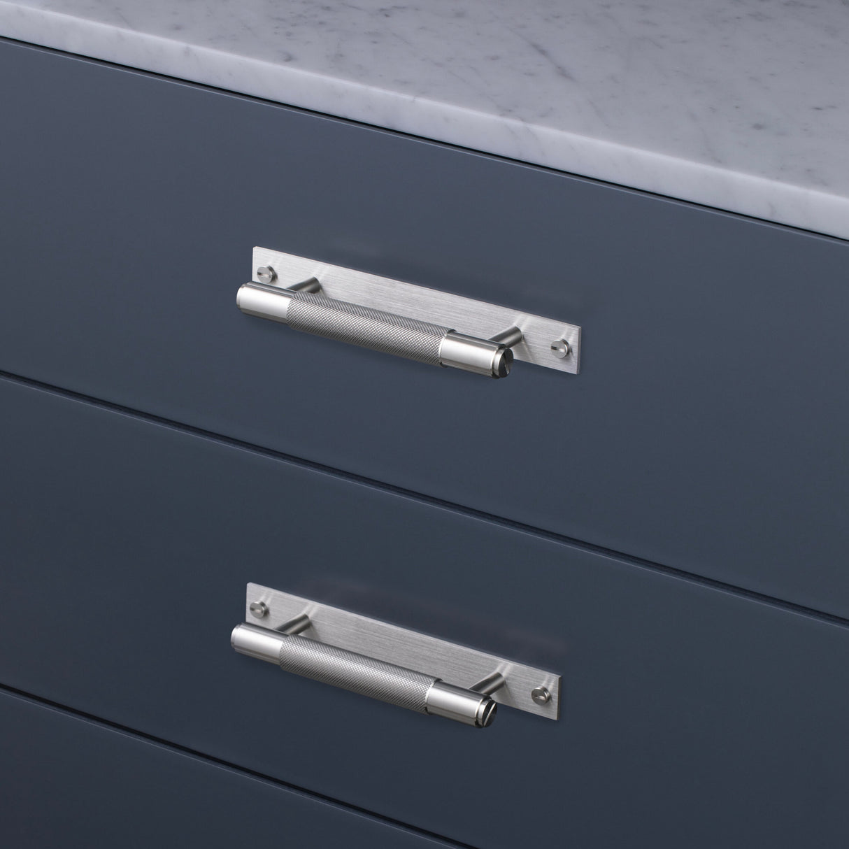 Cross Knurled Bar Cabinet Pull with Plate